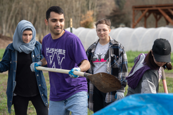 appĸs volunteering with UW Bothell community engaged learning course